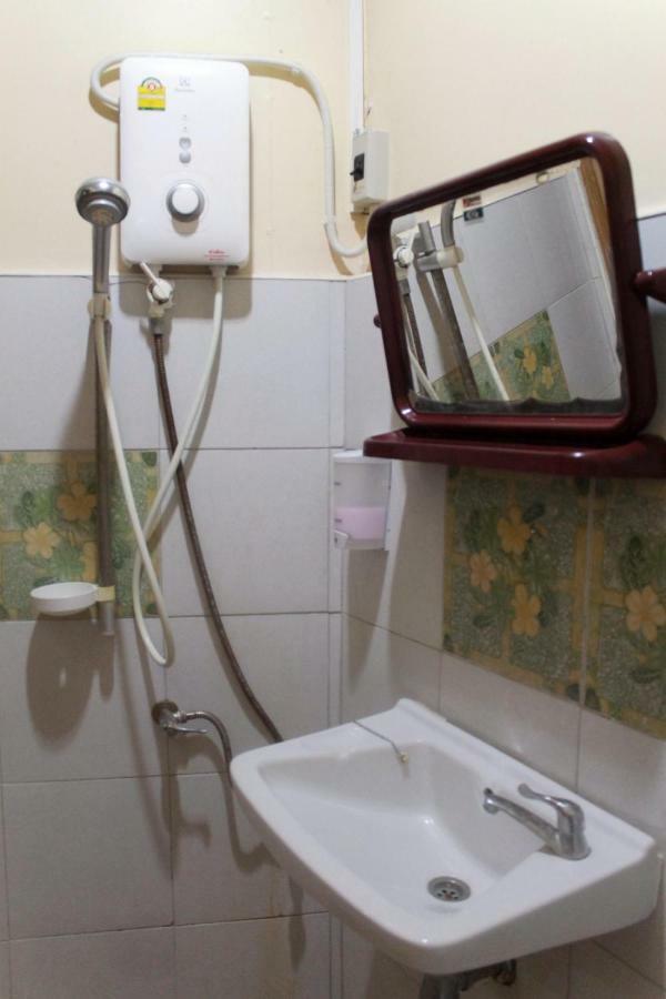 אמפווה Ban Khun Rin Homestay מראה חיצוני תמונה